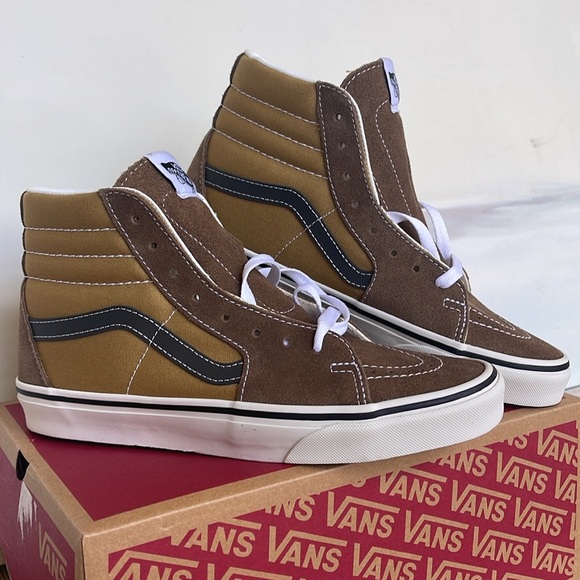 Vans WMNS Sk8-Hi Canvas/Suede Pop Brown/Mu
VN000CMXBF0
Sneakers - Picture 12 of 16